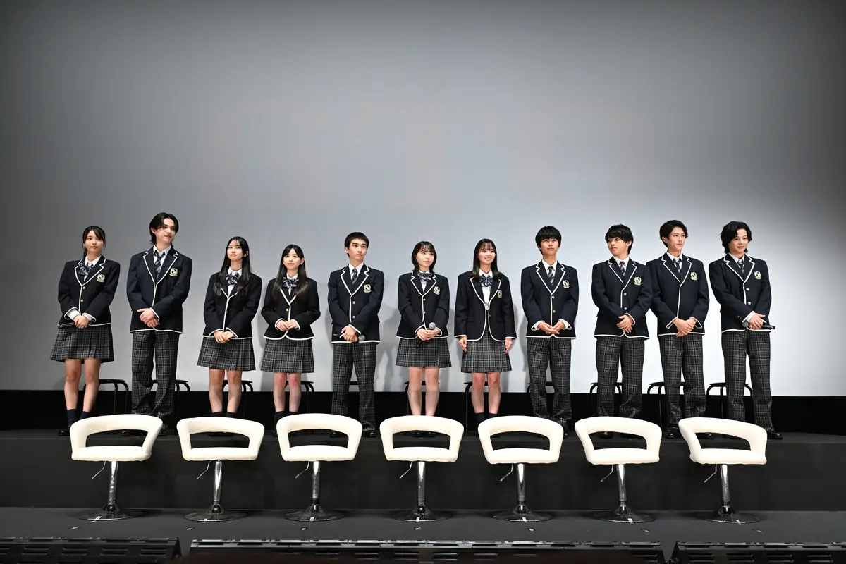完成披露試写会に登場した生徒役の11名