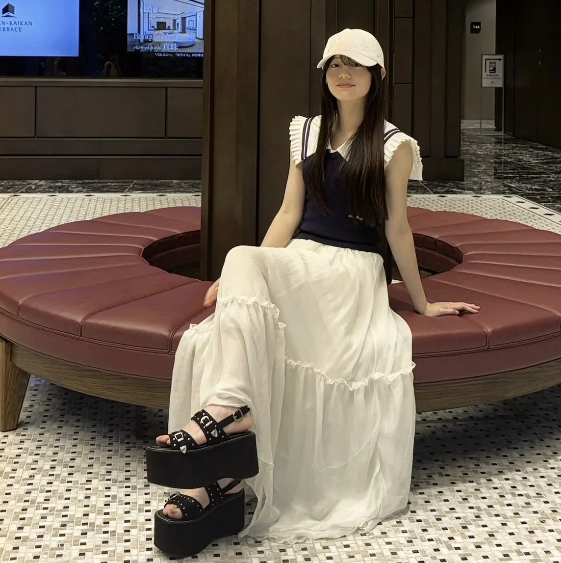 中島瑠菜『エヴリス』の厚底サンダル