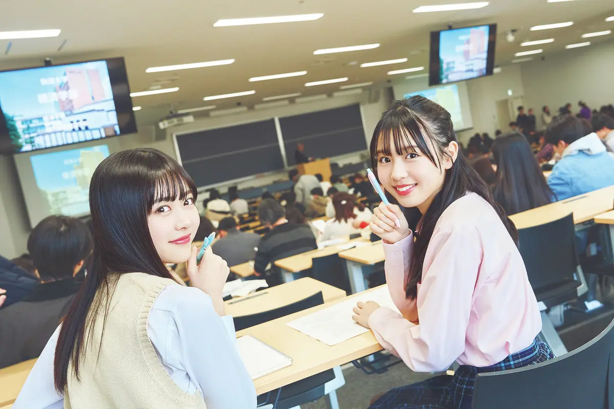 こんな大教室で勉強するの、初めてだよー!!