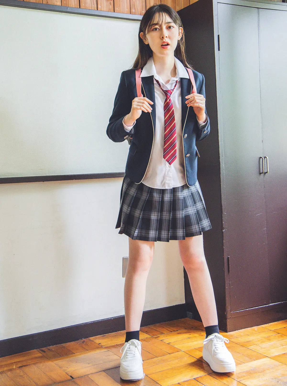 シャツのすそを出して着る