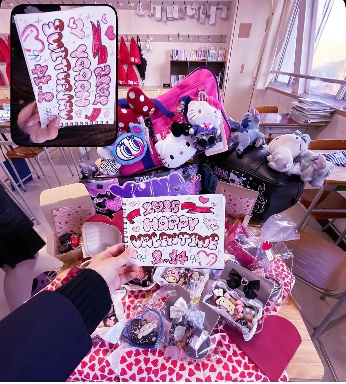 バレンタインデーに教室にチョコやお菓子が並んでいる様子