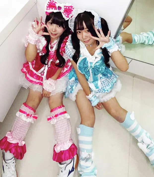 文化祭のコスチューム　アイドル　推し色