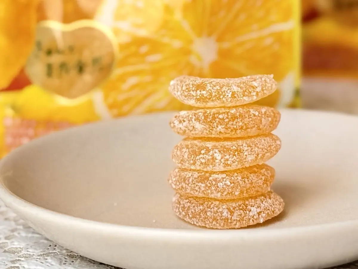 カンロ ピュレグミレモン味の粒が重なった様子