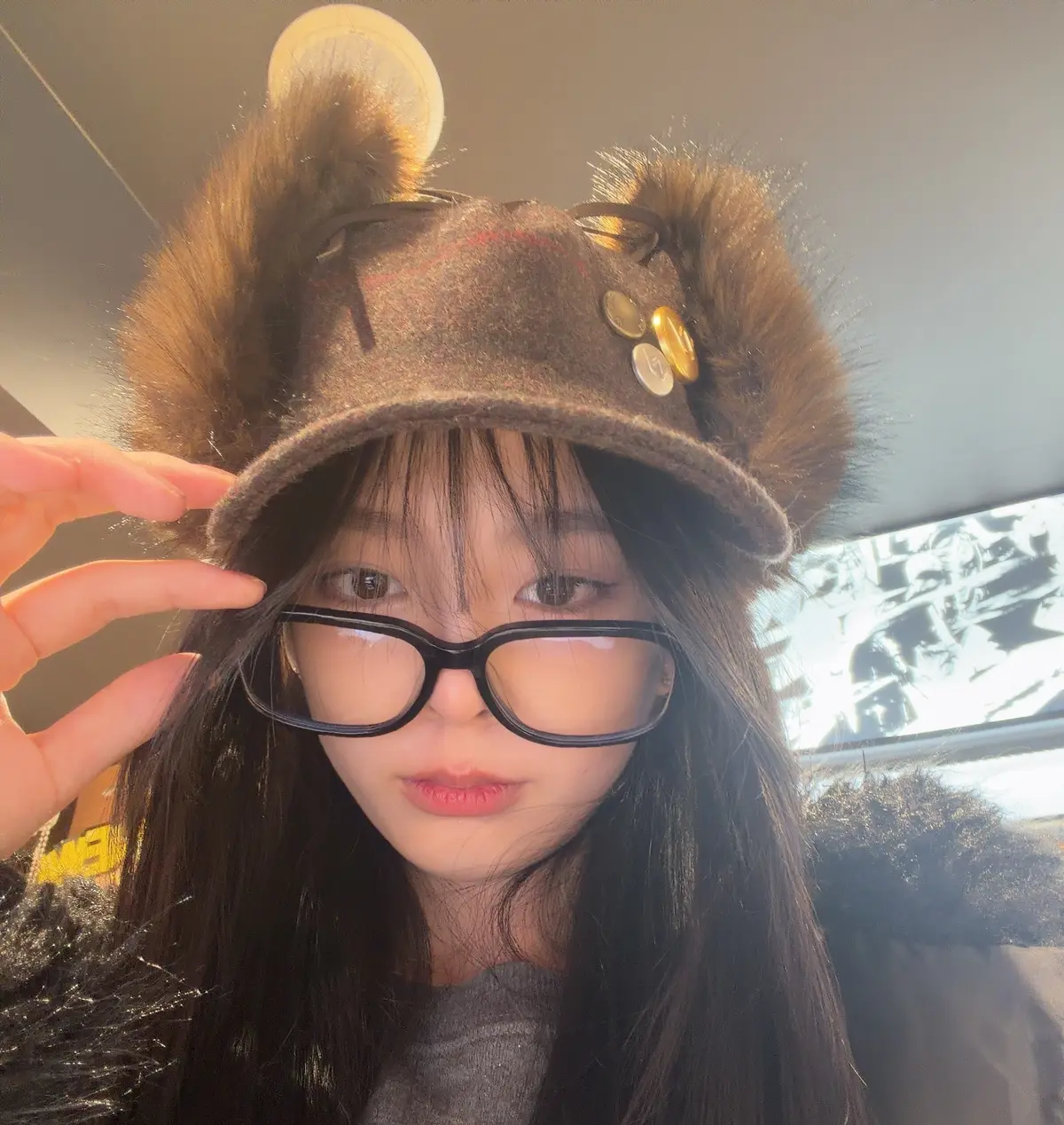 小國舞羽『OpenYy』のファーキャップ