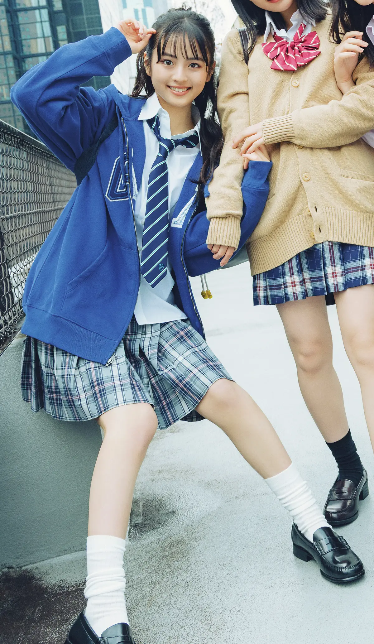おしゃれをめいっぱい楽しみたいSJK。流行りのギャル風味をちょっぴり取り入れ、学校も放課後も満喫しよ！ 春号からST㋲に仲間入りした増田三莉音（乃木坂46）も一緒に、新SJKトリオでお届けします♡