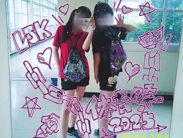 制服ニット、飲み物、カプセルトイ…みんなの画像_3