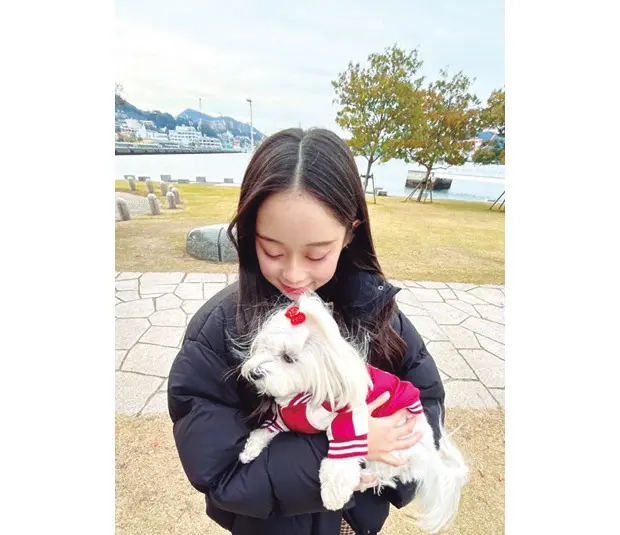 不二子 犬とふれあい