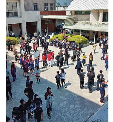 入学式は部活勧誘合戦★　まるで大学みたいな光景