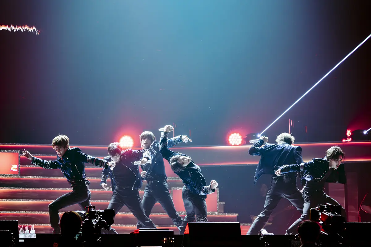 『Ember to Solar』のダンスブレイクで披露した華麗な背面ターン