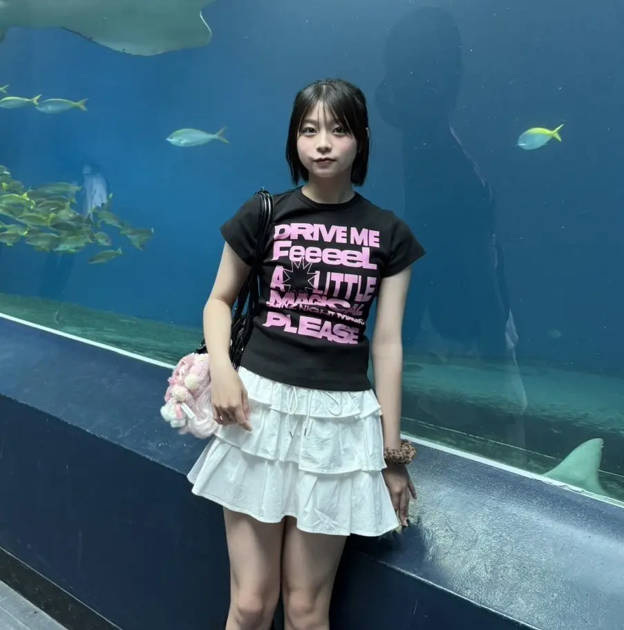 稲光亜依『シークエンズ』のTシャツ