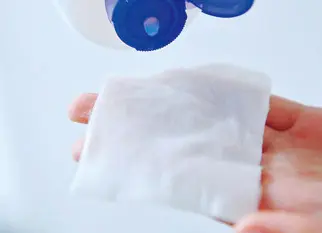 コットンに化粧水を