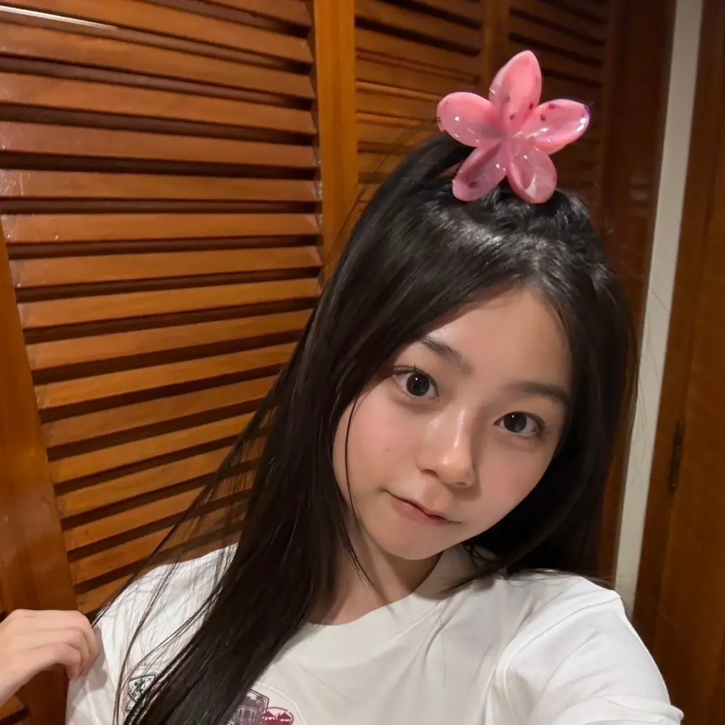 稲光亜依 お花のクリップ
