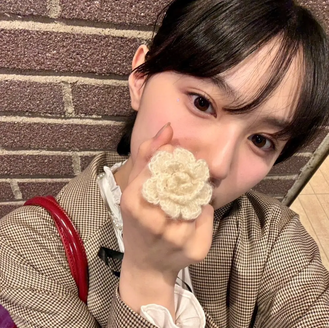 森﨑美月『ラティス』のニットフラワーリング