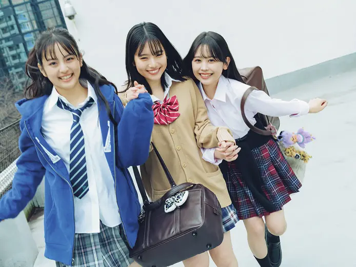 おしゃれをめいっぱい楽しみたいSJK。流行りのギャル風味をちょっぴり取り入れ、学校も放課後も満喫しよ！ 春号からST㋲に仲間入りした増田三莉音（乃木坂46）も一緒に、新SJKトリオでお届けします♡