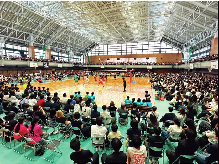 男子バレー部の招待試合には観客が殺到！