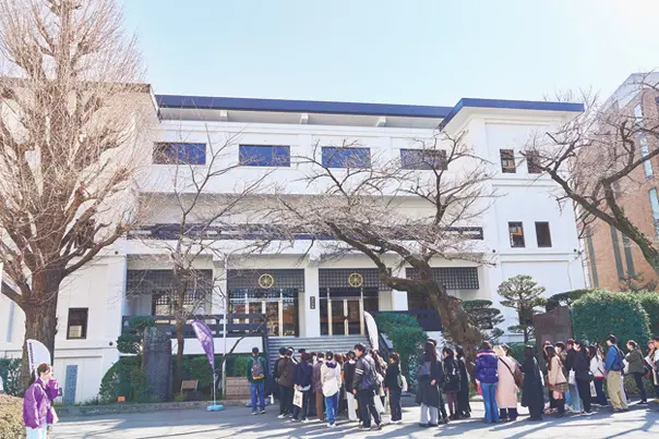 禅研究館▶︎仏教学部教員のもと、本格的な坐禅体験ができる