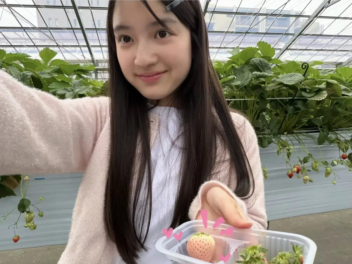 【川瀬翠子】いちご狩りの画像_2