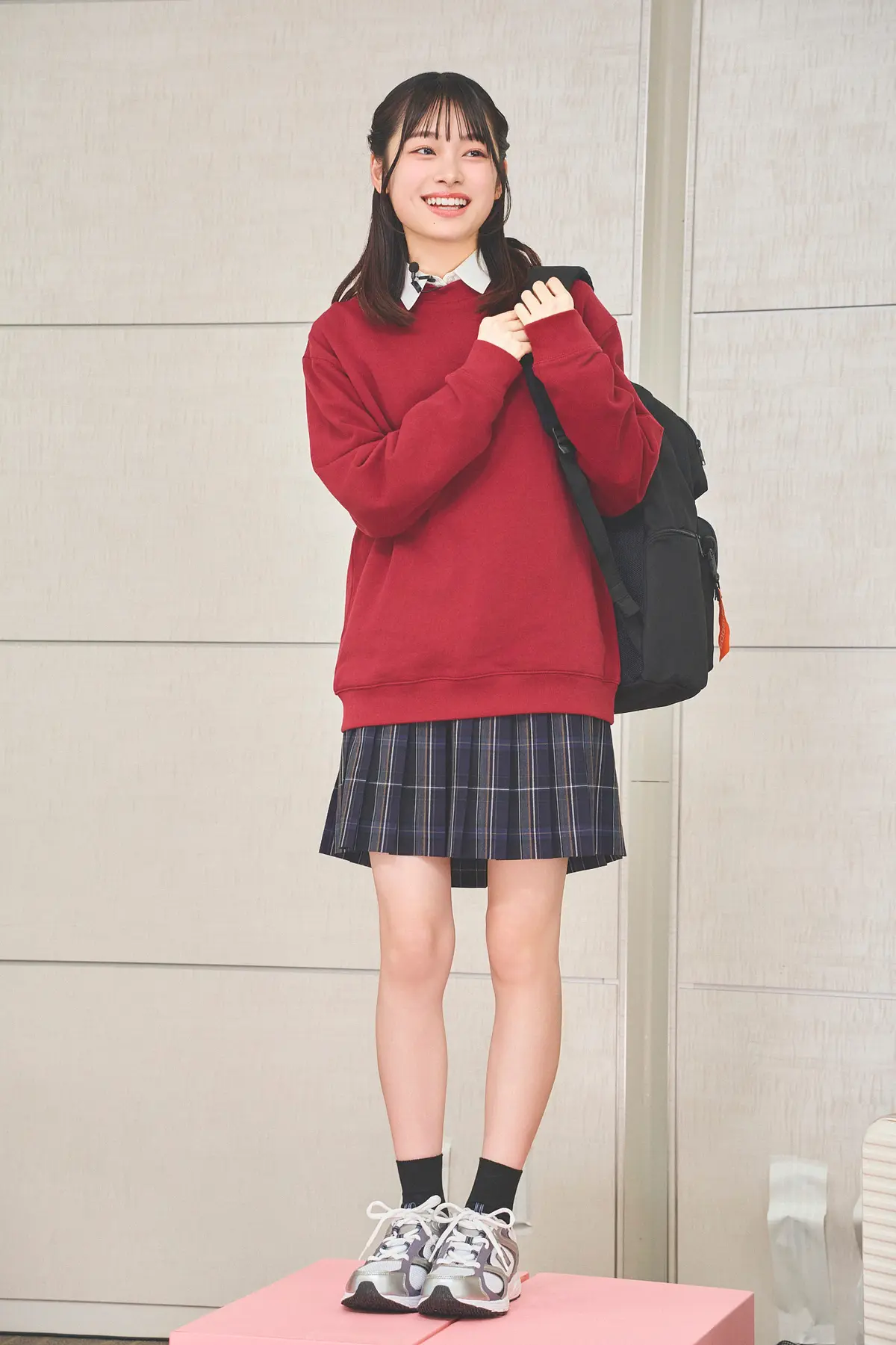 制服とバッグのコーデバランス講座　カジュアルストリートコーデの月島琉衣