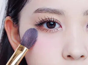 青みピンクを高め位置に