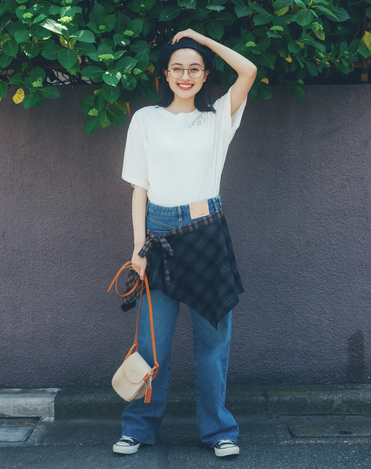 上坂樹里は刺しゅう入り白Tの遊び心を生かしてちょいレトロに