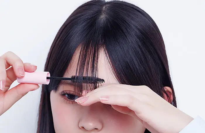 10　ヘアスティックで整える