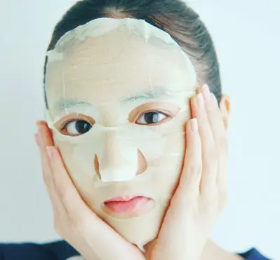 「ガーゼみたいなシートで優しいつけ心地。日焼け後にもすごく良さそう！」（優名）