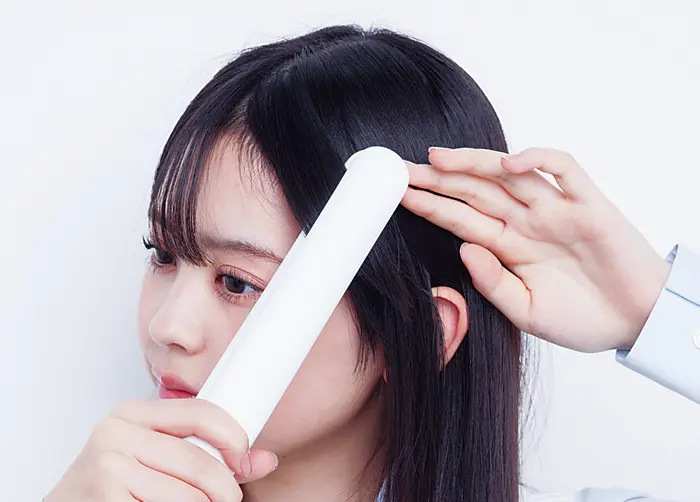 ７　サイドの毛を流す