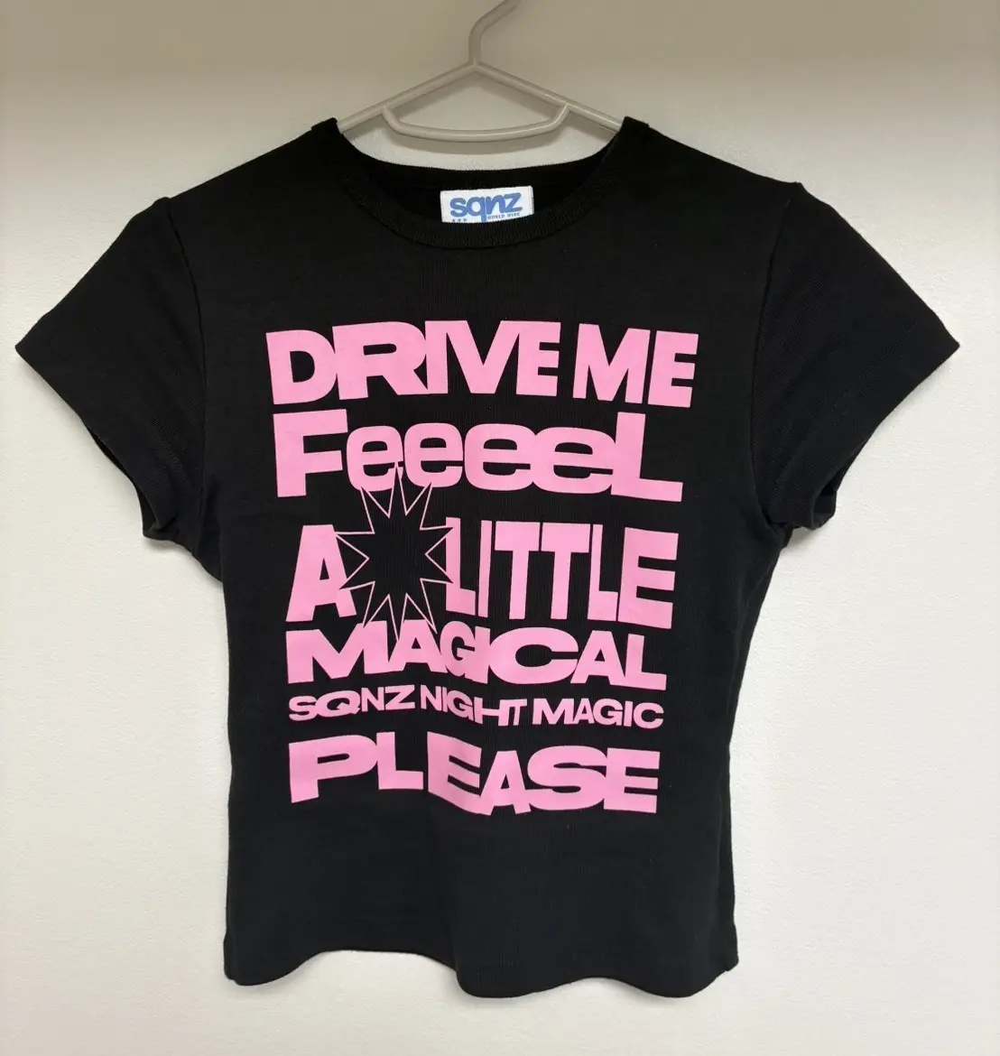 稲光亜依『シークエンズ』のTシャツ