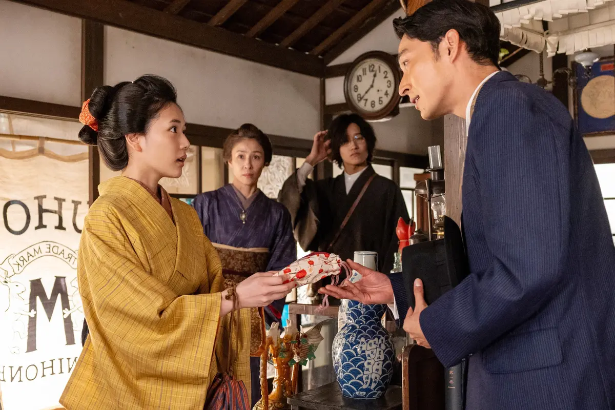 NHK連続テレビ小説『風、薫る』　巾着を受け取る一ノ瀬安