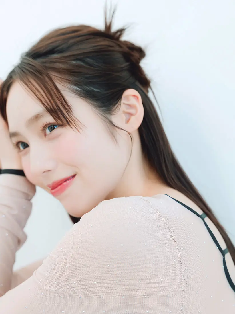 秋田しおり 顔が美 横顔