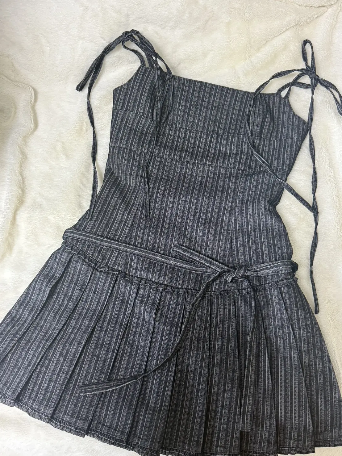 中島瑠菜『アンドマリー』のワンピース