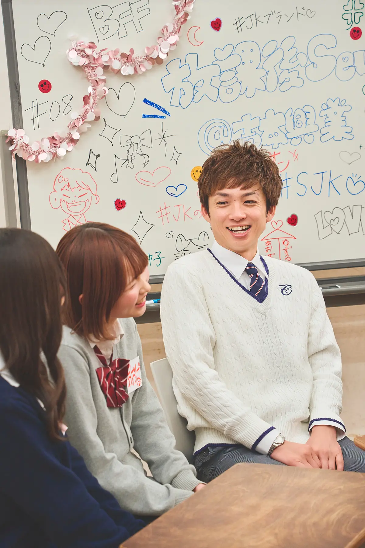 河井さんとのトークが弾む女子高校生たち