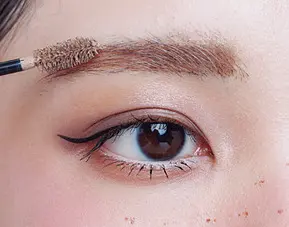 2 眉を自然な明るさに