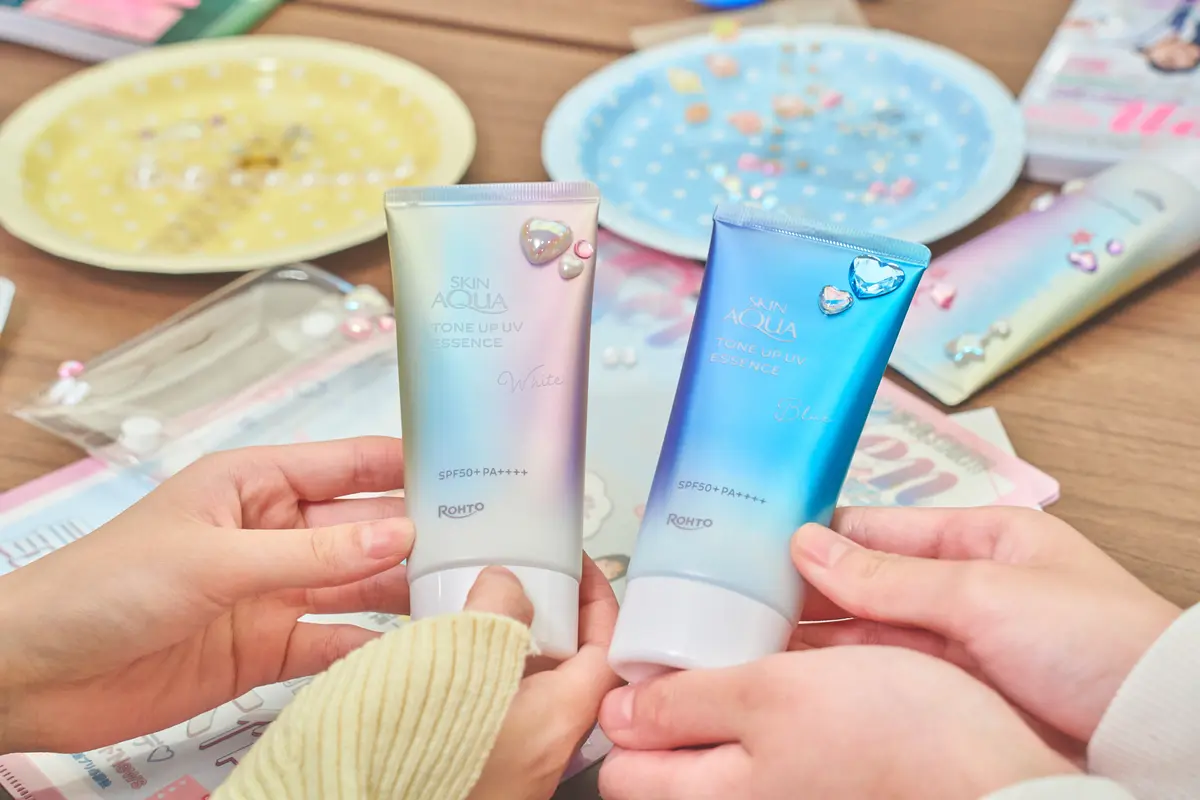 友達とおそろいでデコした日焼け止め