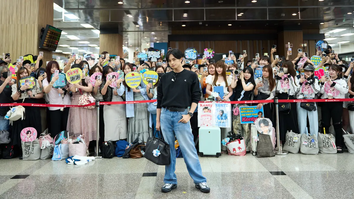 中島健人　空港写真