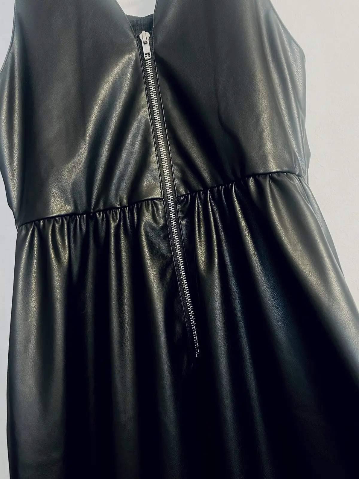 月島琉衣『AZUL BY MOUSSY』のジャンスカ2