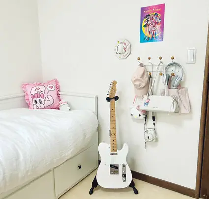 ベースは白！ ピンクをさし色に