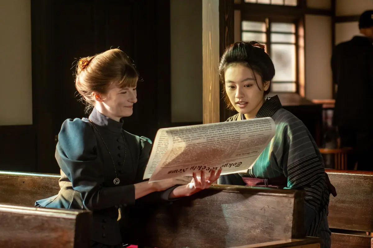 『風、薫る』　英字新聞を読む大家直美