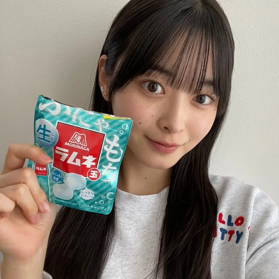 滝口芽里衣 ラムネのお菓子