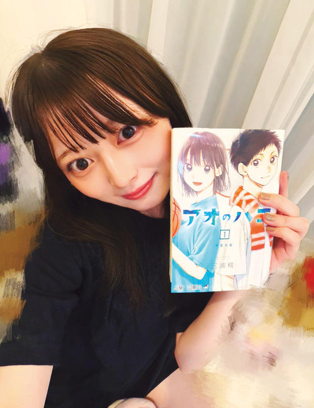 好きなものを紹介する高比良由菜さん