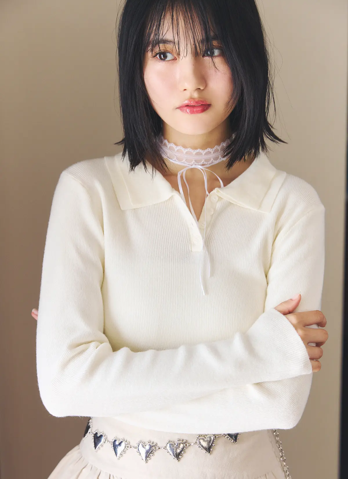 キラッと質感で変化をつけて♡ 白ニット×ジュエルリップ