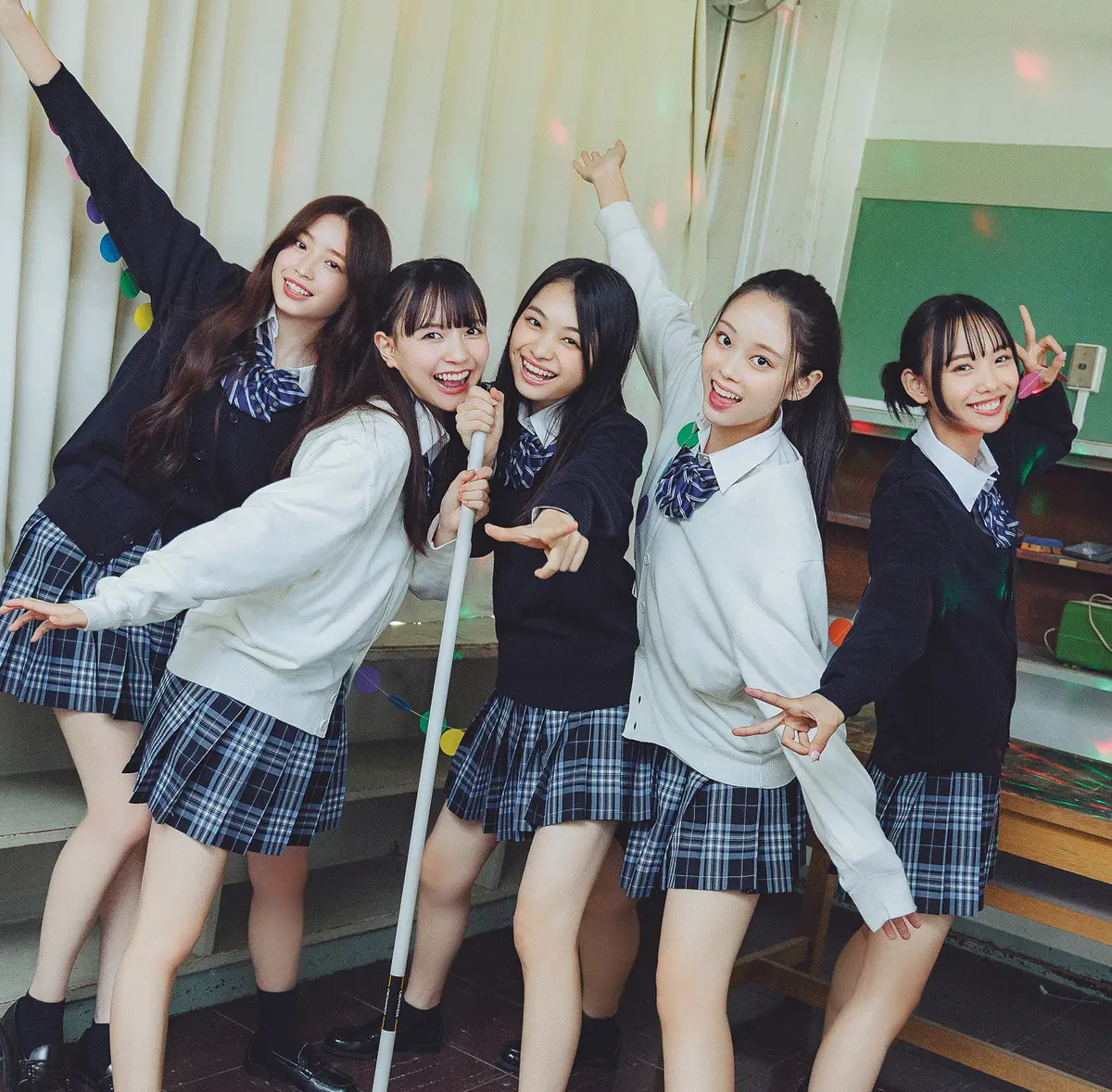 コンパクトなスピーカー＆ミラーボールを用意して！ 学校ディスコ