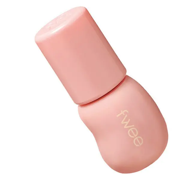 フィー 3Dボリューミンググロス￥1760／BENOW