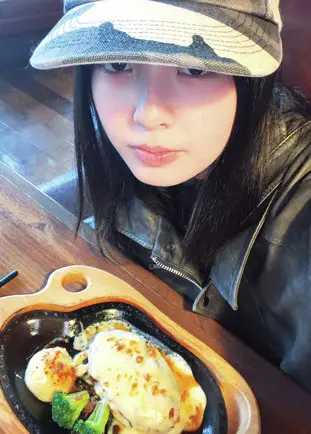 小國舞羽はおいしいごはんに興味あり！