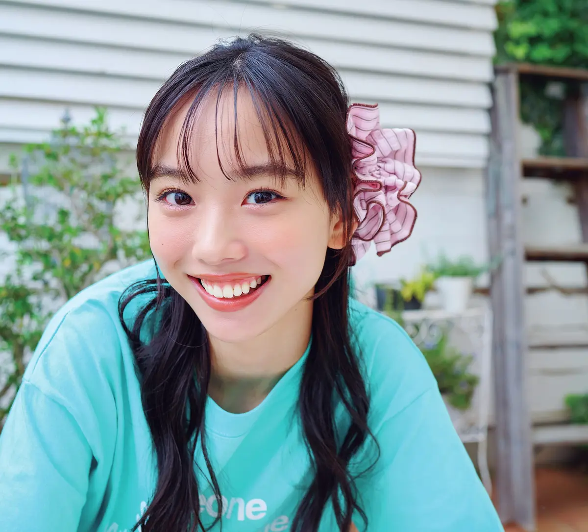 デカシュシュで可愛さも忘れずに♡ハーフアップおだんご