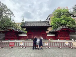 憧れの東大・赤門前で記念撮影☆ らいおん31（高2）