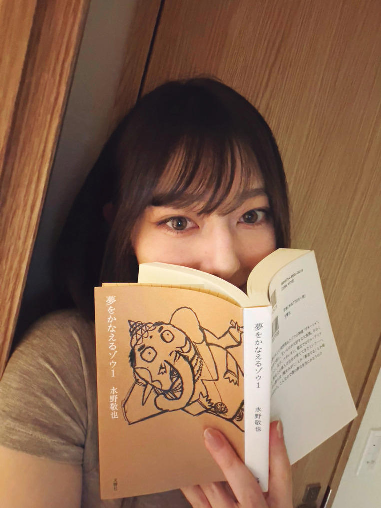 好きな本を教えてくれた石川花さん
