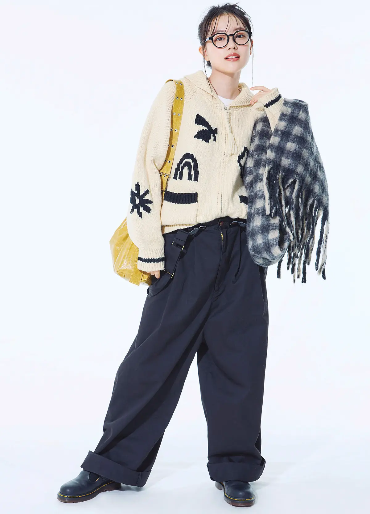 上坂樹里／本屋さんめぐりはリラクシーコーデで