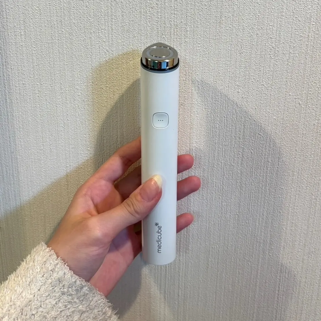 稲光亜依『メディキューブ』の美顔器