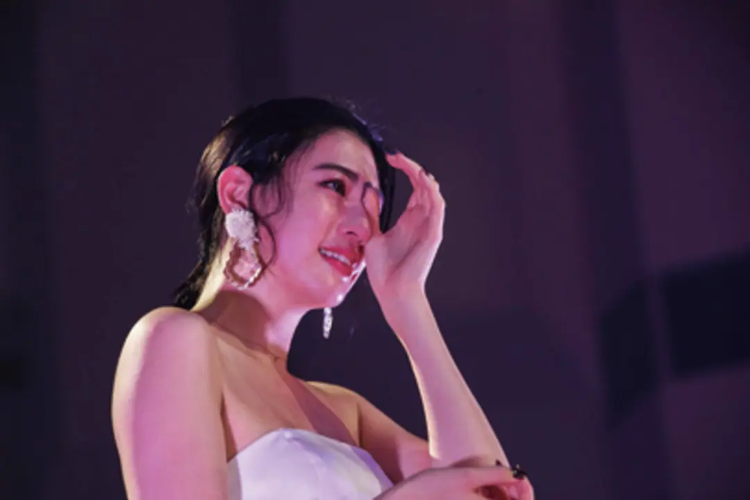 三吉彩花、学園祭卒業式の様子をレポート【の画像_4